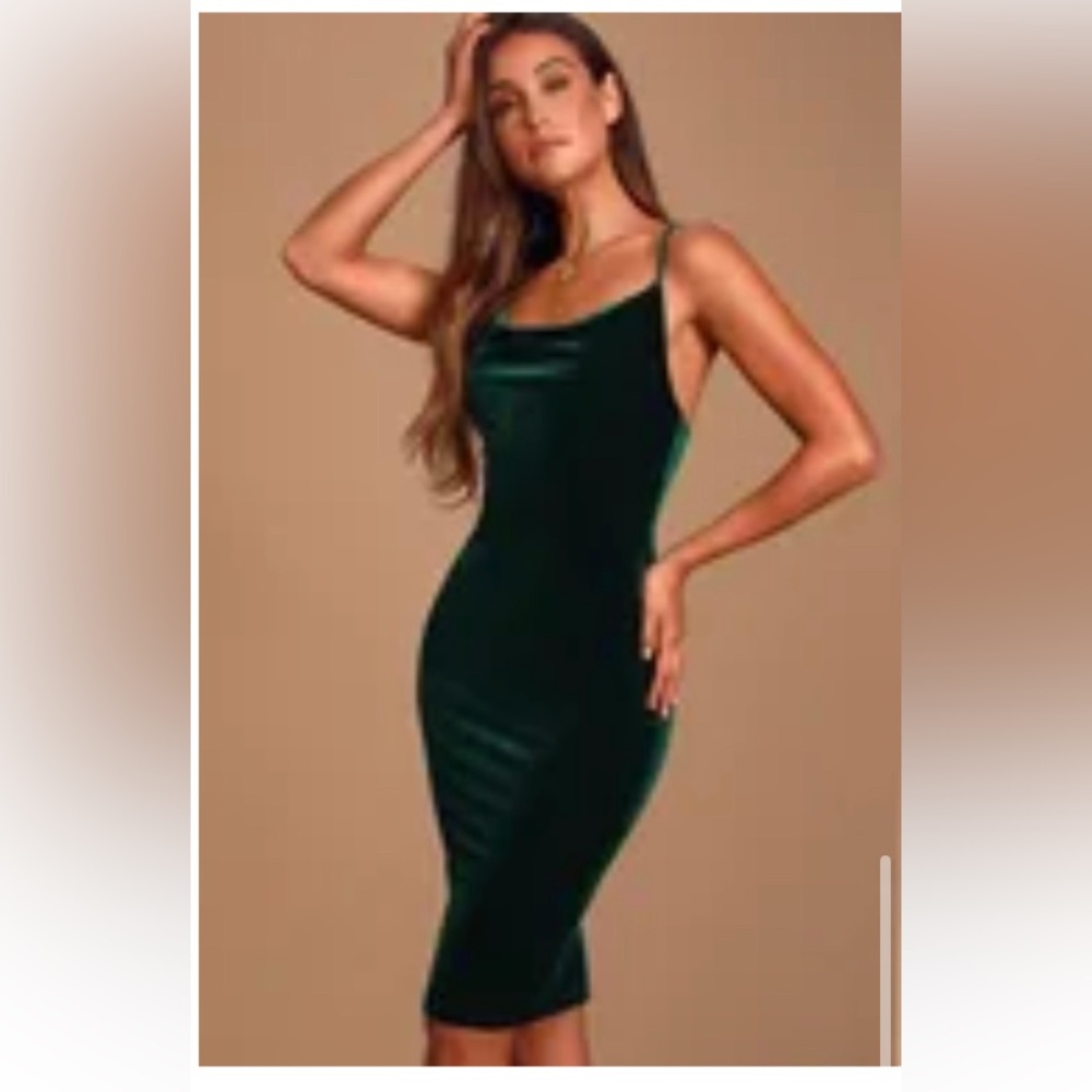 Lulus velvet green dress, new with tags. Size Large.